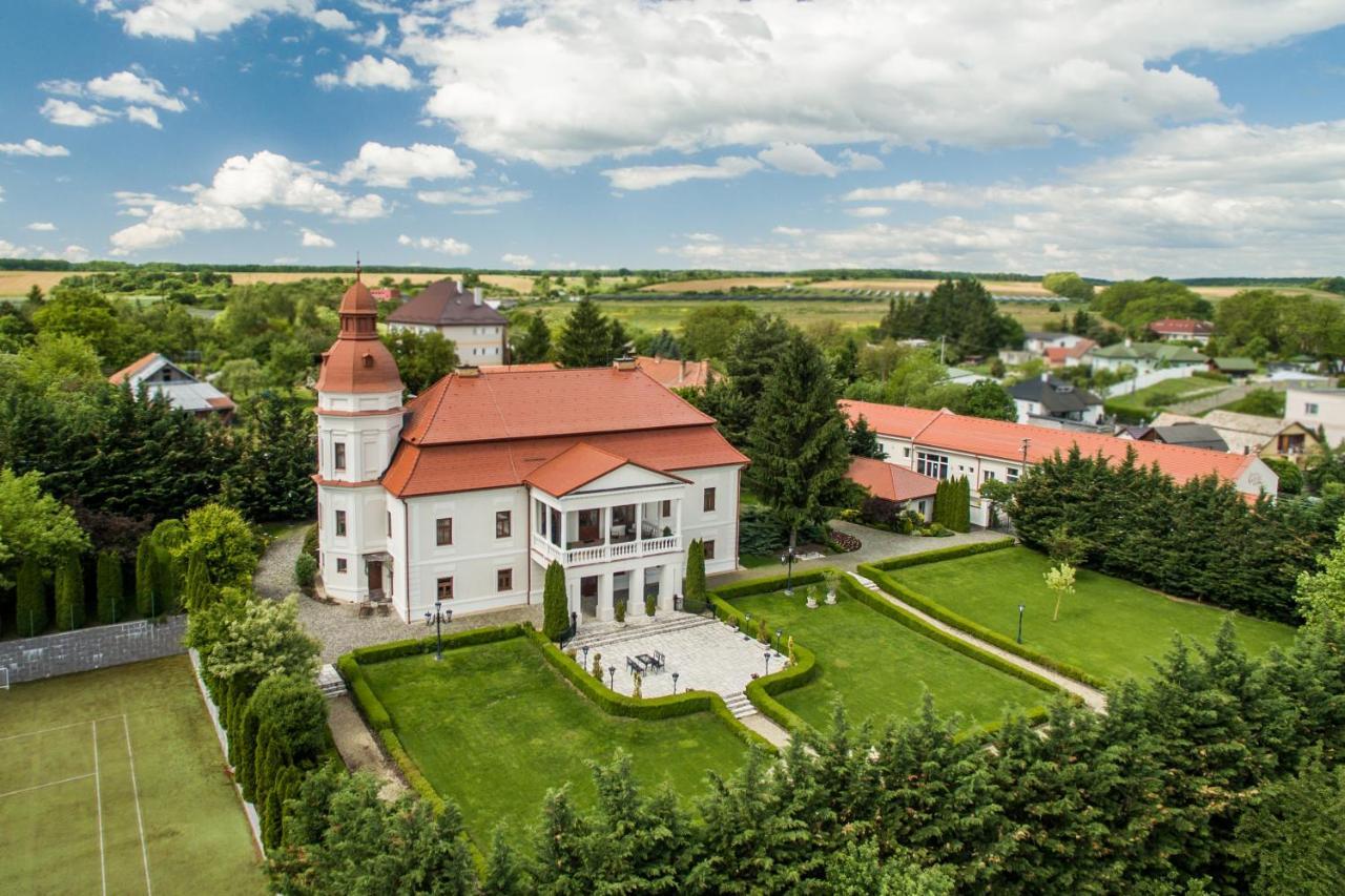 Hotel Kaštieľ Penzion&Restaurant Rimavská Sobota Exterior foto