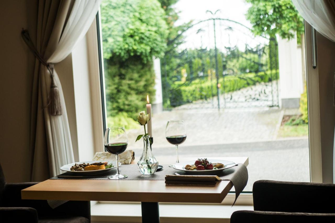 Kaštieľ Penzion&Restaurant Rimavská Sobota Exterior foto